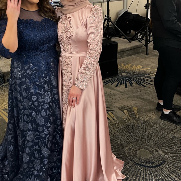 EVENING GOWN - Picture 4 of 4